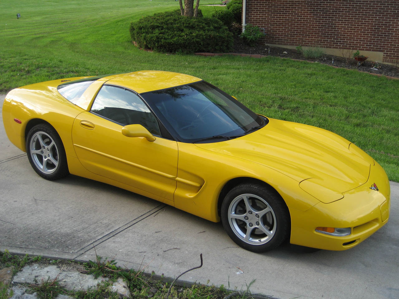 Millennium Yellow 2000 Chevrolet Corvette Coupe