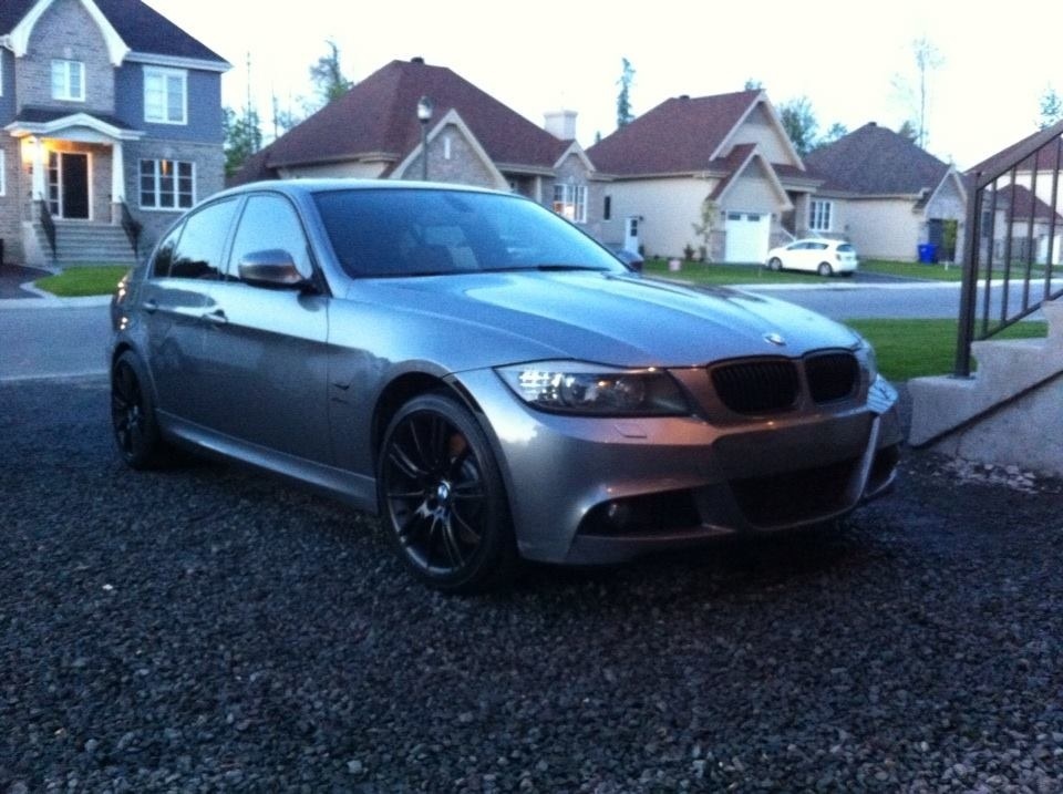 Gray space 2010 BMW 335xi M pack