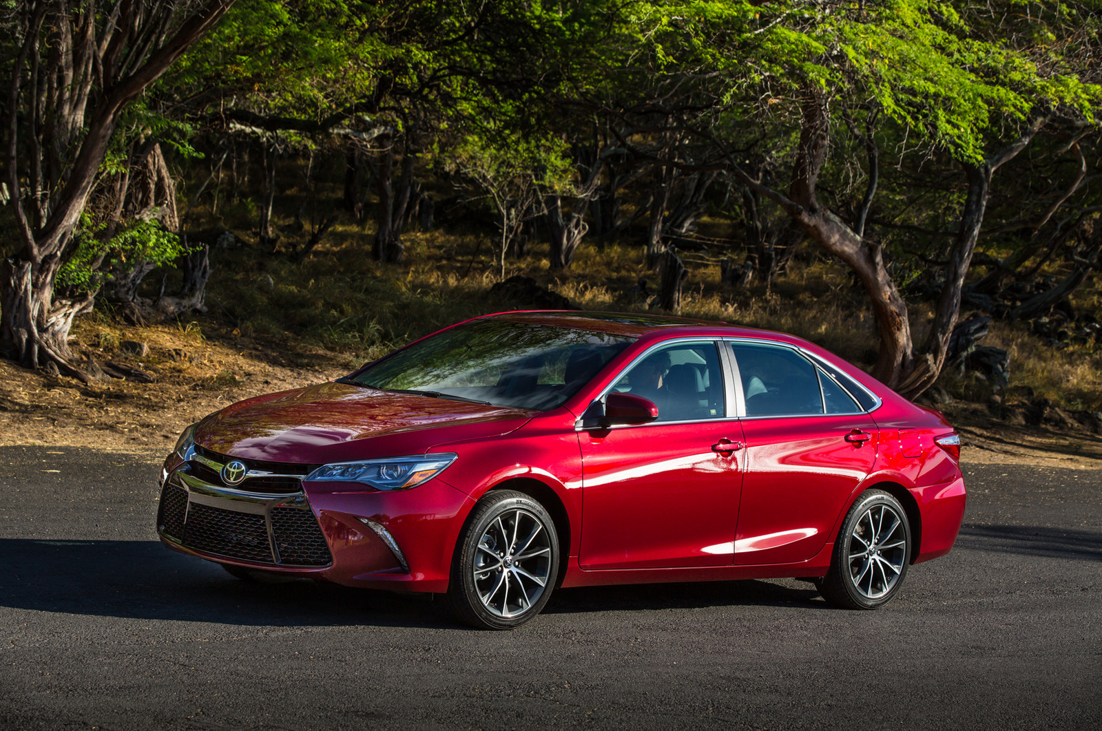 RED 2015 Toyota Camry XSE V-6