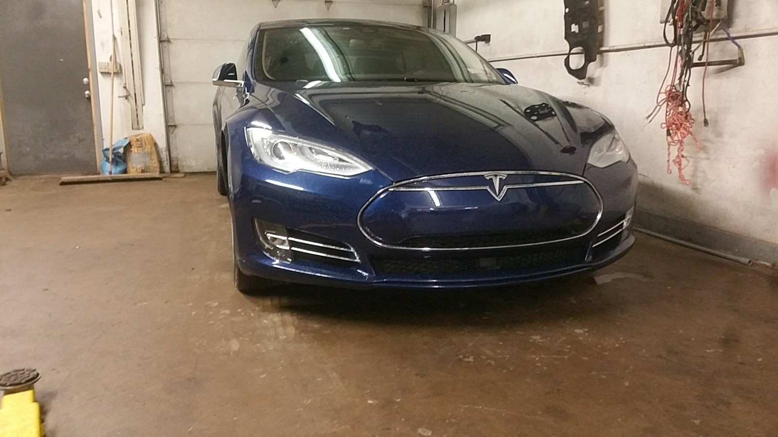 2016 Blue Tesla Model S P90DL v2 picture, mods, upgrades