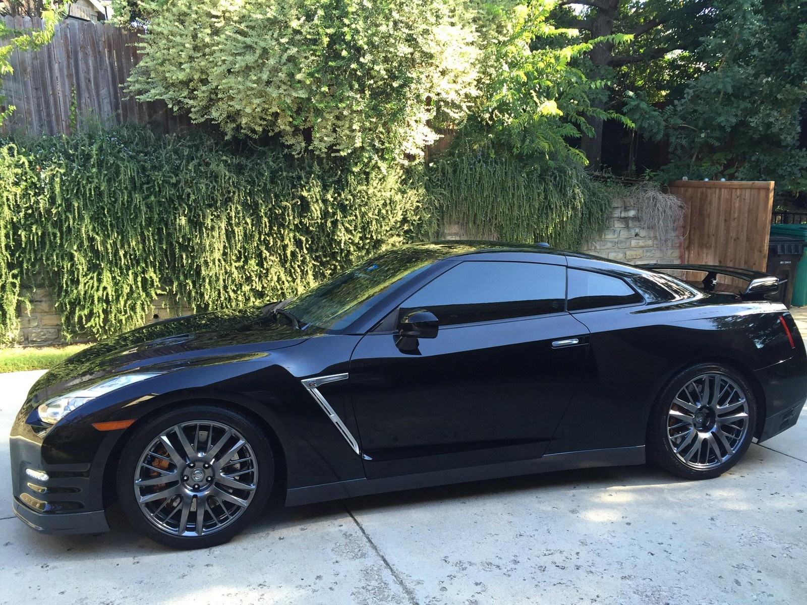 Black 2016 Nissan GT-R 