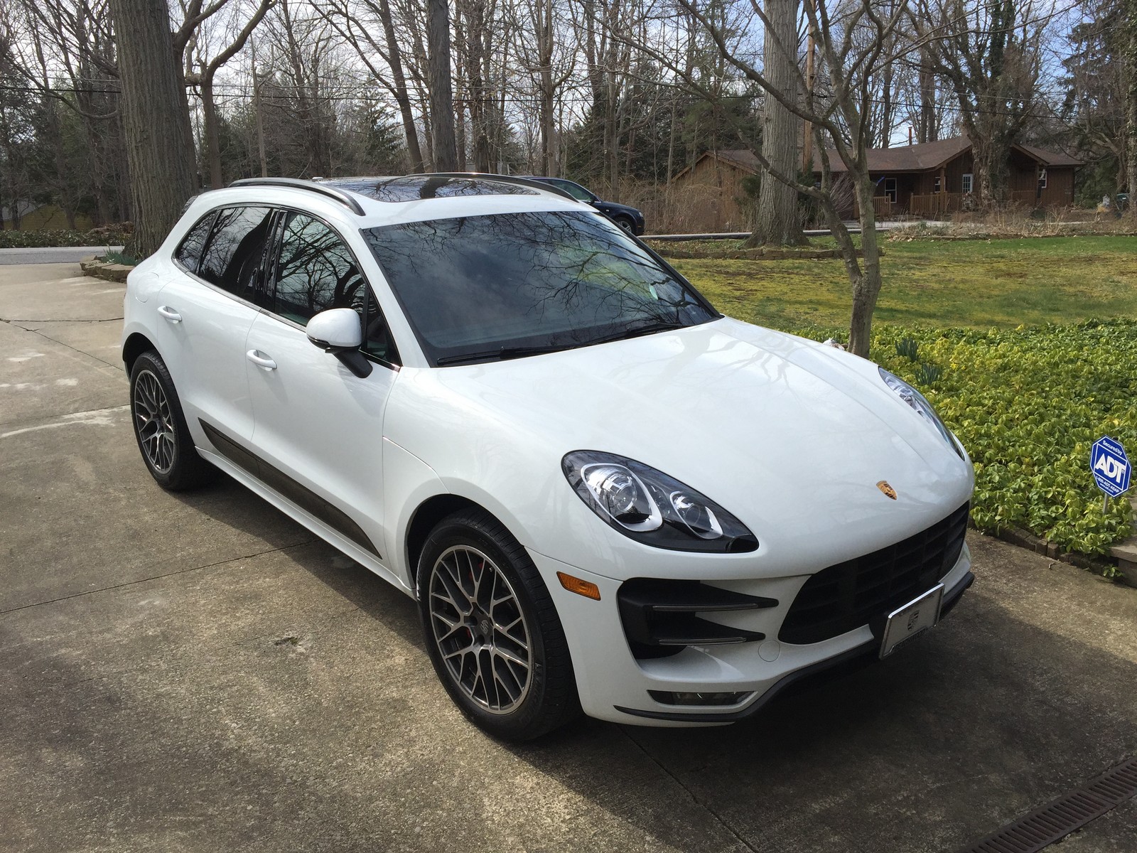 2015 White Porsche Macan Turbo picture, mods, upgrades