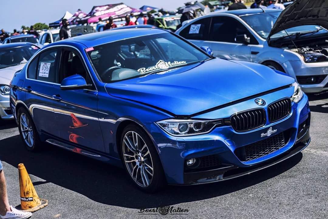 Blue 2014 BMW 330d 