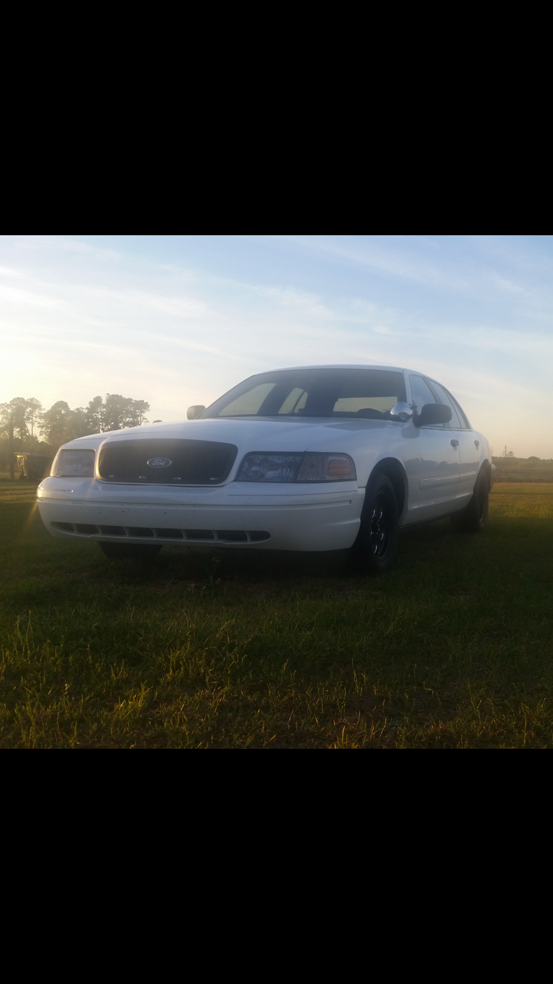 2000 White Ford Crown Victoria Police Interceptor picture, mods, upgrades
