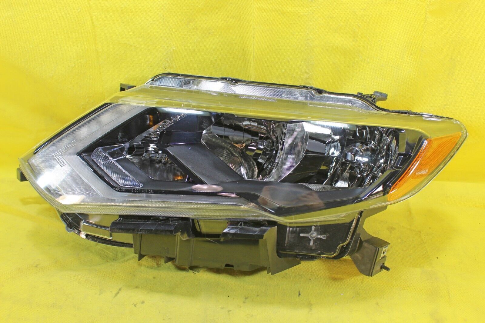 ✅ Nissan 17 18 19 20 Rogue Left L Hand Driver Headlight Halogen - 1 Tab Damage