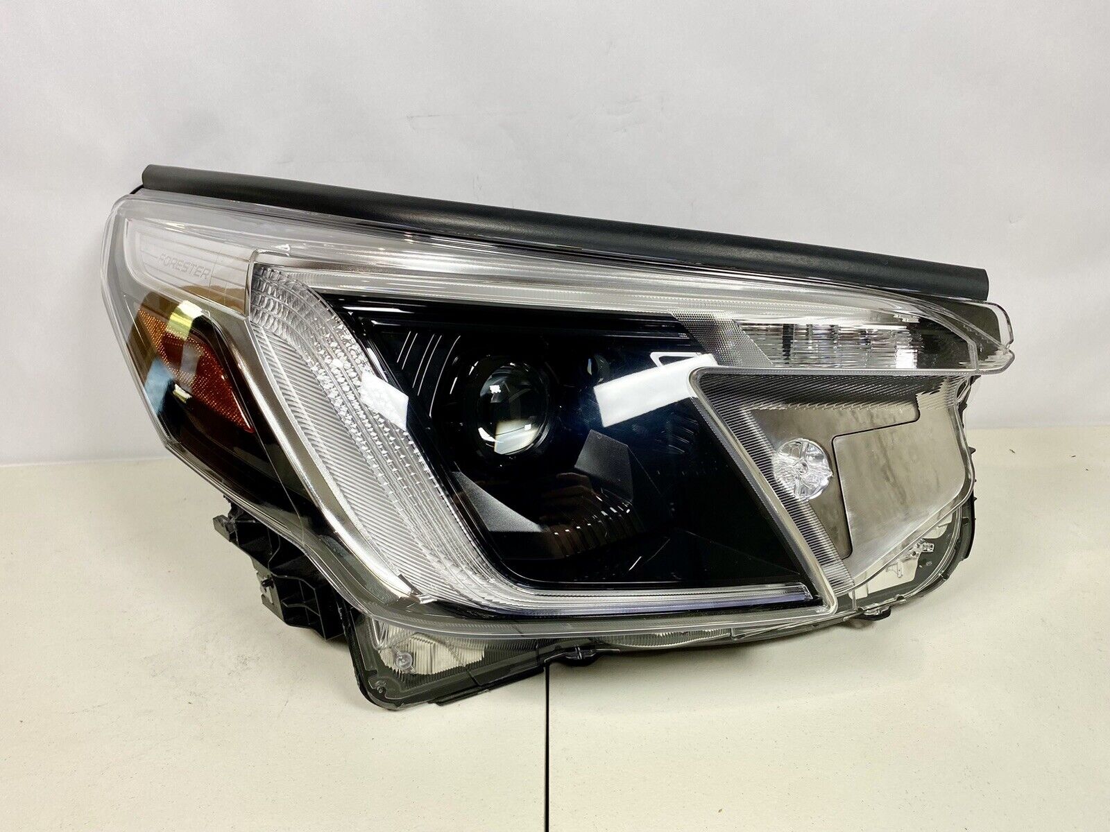 2022 2023 2024 Subaru Forester Led Headlight Right Passenger OEM / Damage