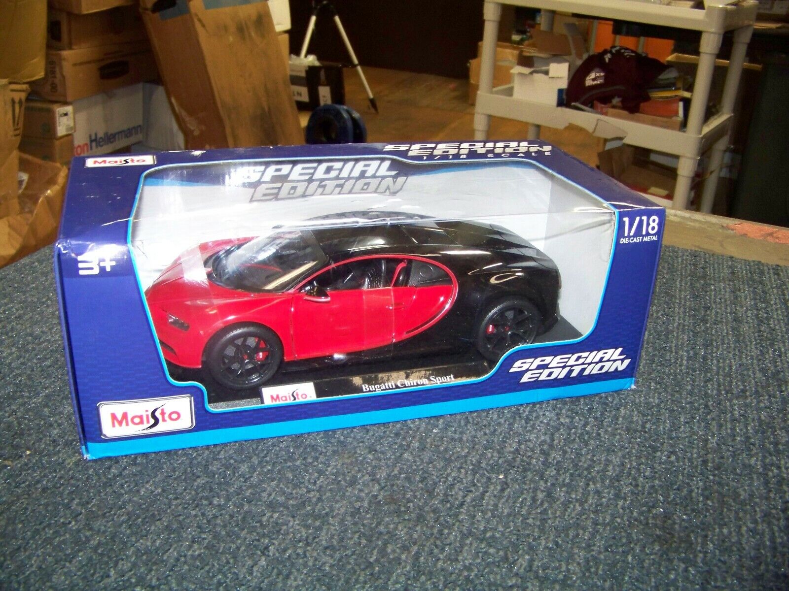 Maisto Bugatti Chiron Sport 1/18 scale Diecast model car black/red