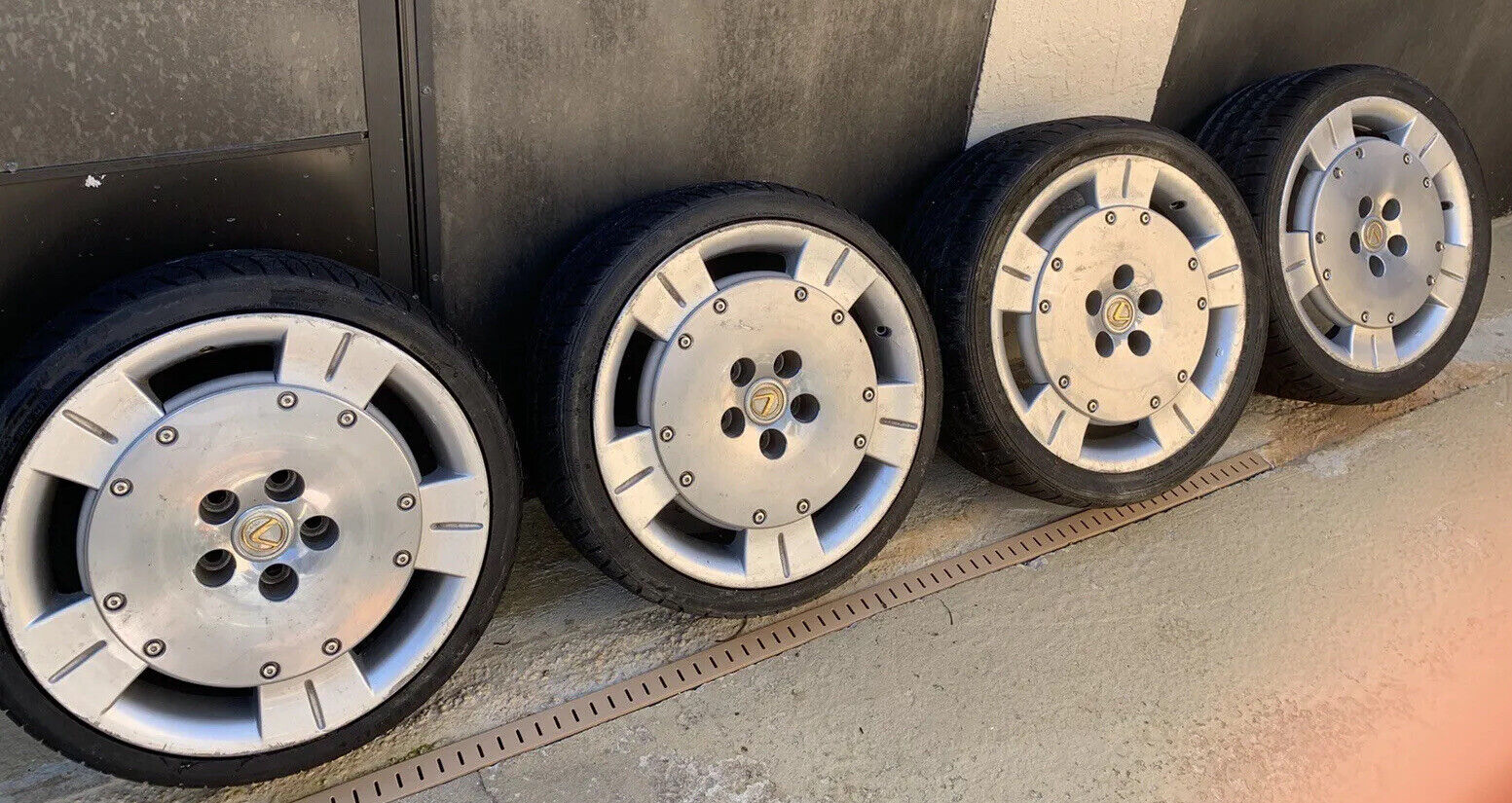 Set of 4 Wheel Rims 18x8 With Tires OEM 2002 2010 Lexus SC430 Local Pickup Only