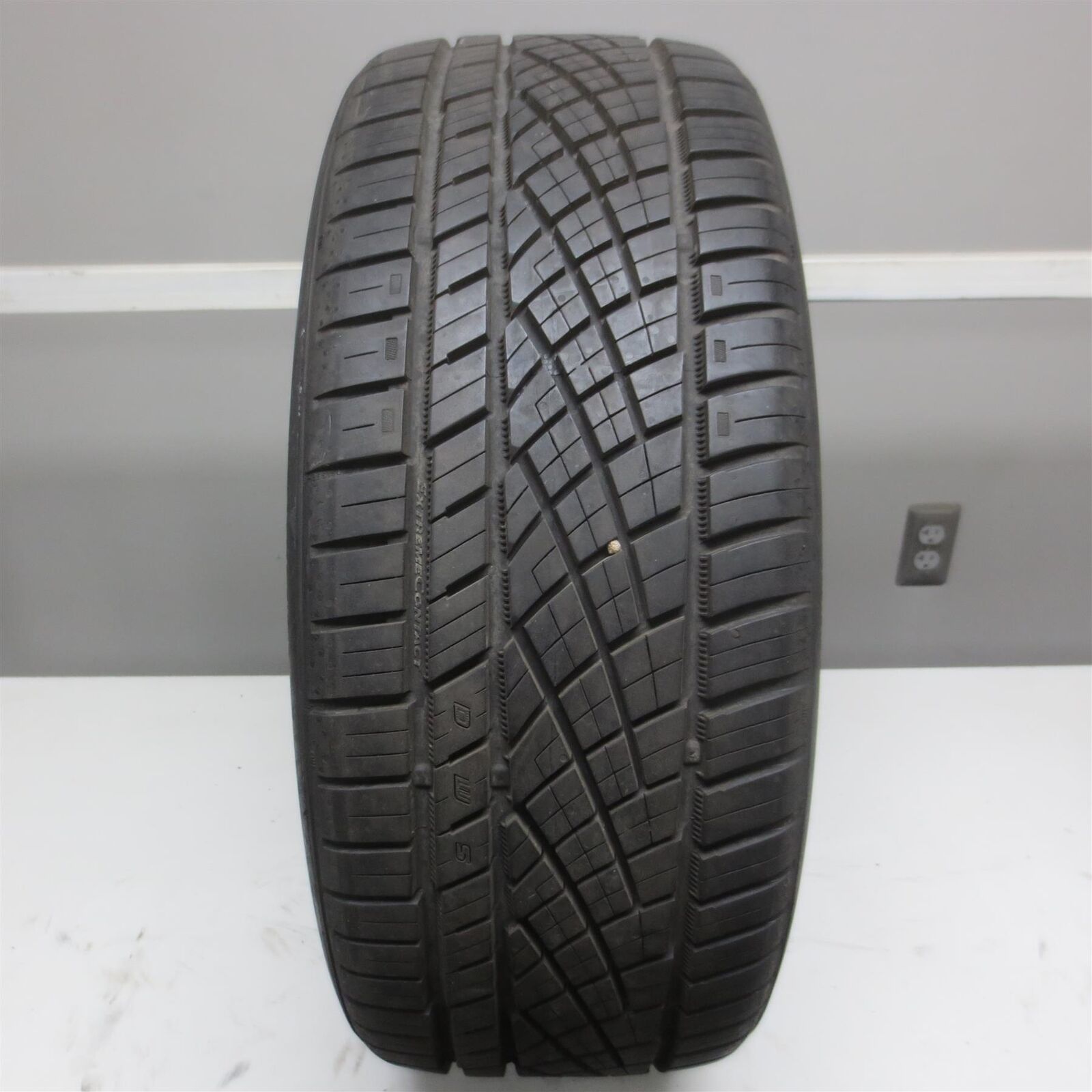 225/40ZR19 Continental ExtremeContact DWS 06 Plus 93Y Tire (10/32nd) No Repairs