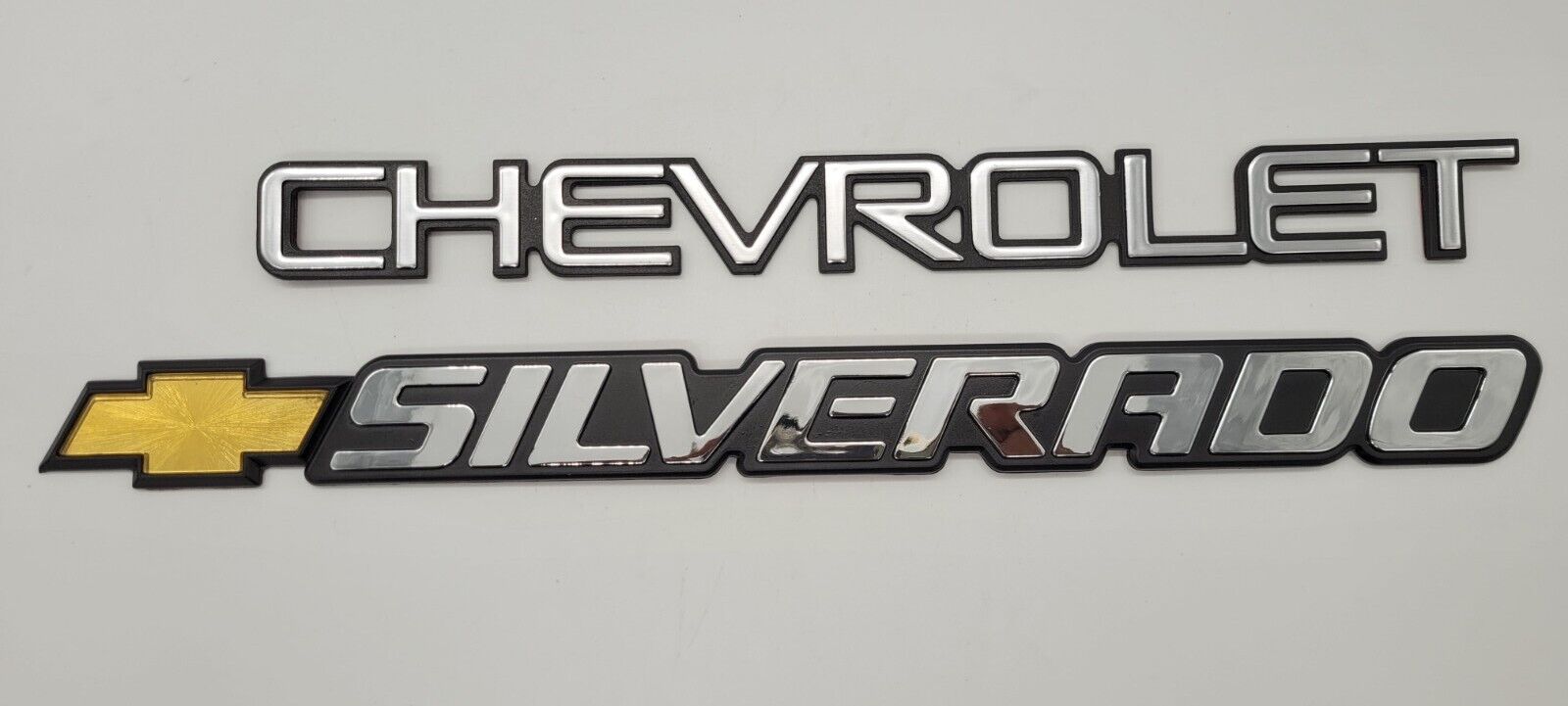 2005 Chevy  Silverado tailgate emblems