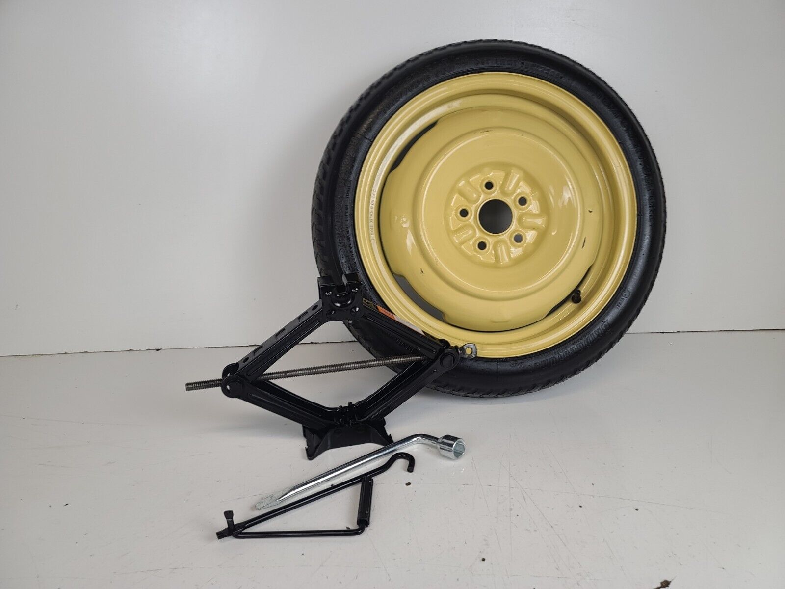Spare Tire W/Jack Kit 16' Fits 2012-2015 Toyoya Prius Vin Du .