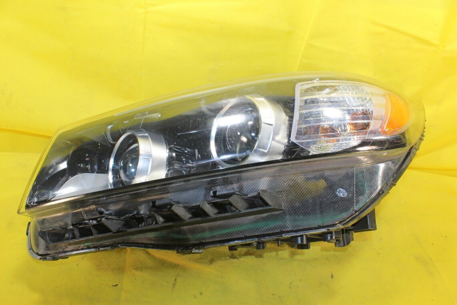 ⭐ Kia OEM 16 17 18 Sorento Left Driver Headlight 92101 C6010 - 1 Tab Damaged