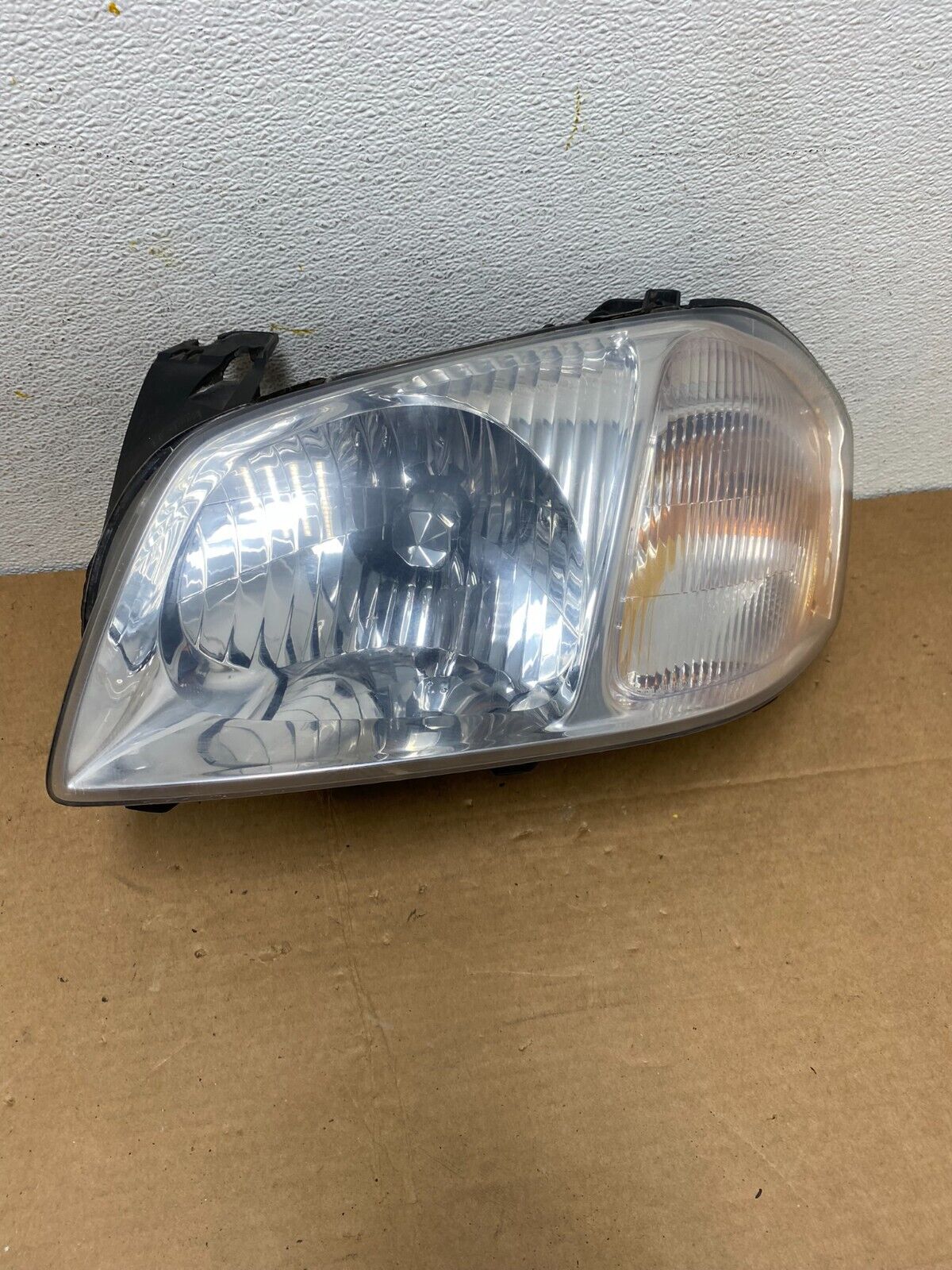 2001 to 2004 Mazda Tribute Left Driver Lh Side Headlight Oem 0777P