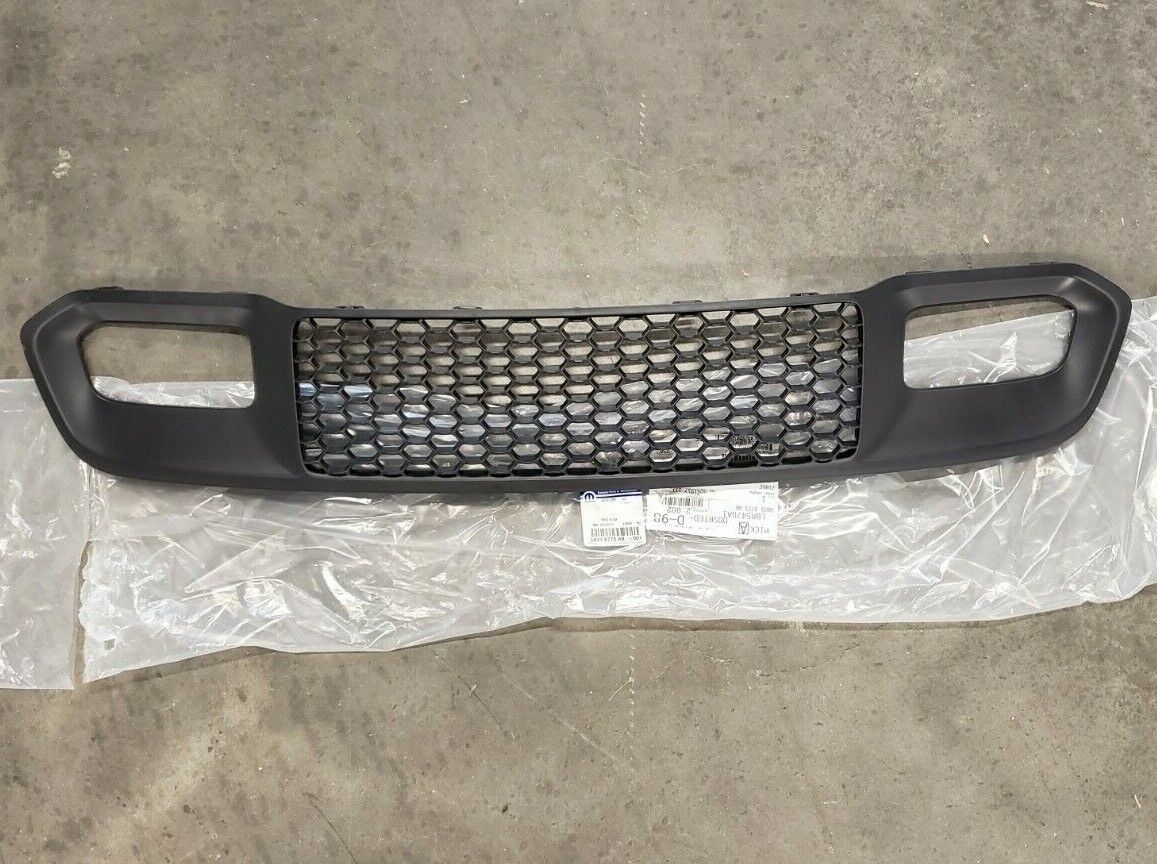 NEW 2017-2021 Jeep Grand Cherokee Lower Grille Insert W/Tow Hook Opening, OEM 