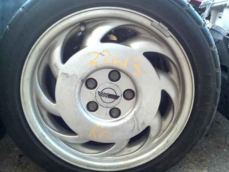 Passenger Wheel Excluding ZR1 17x9-1/2 Fits 91-92 CORVETTE 581580