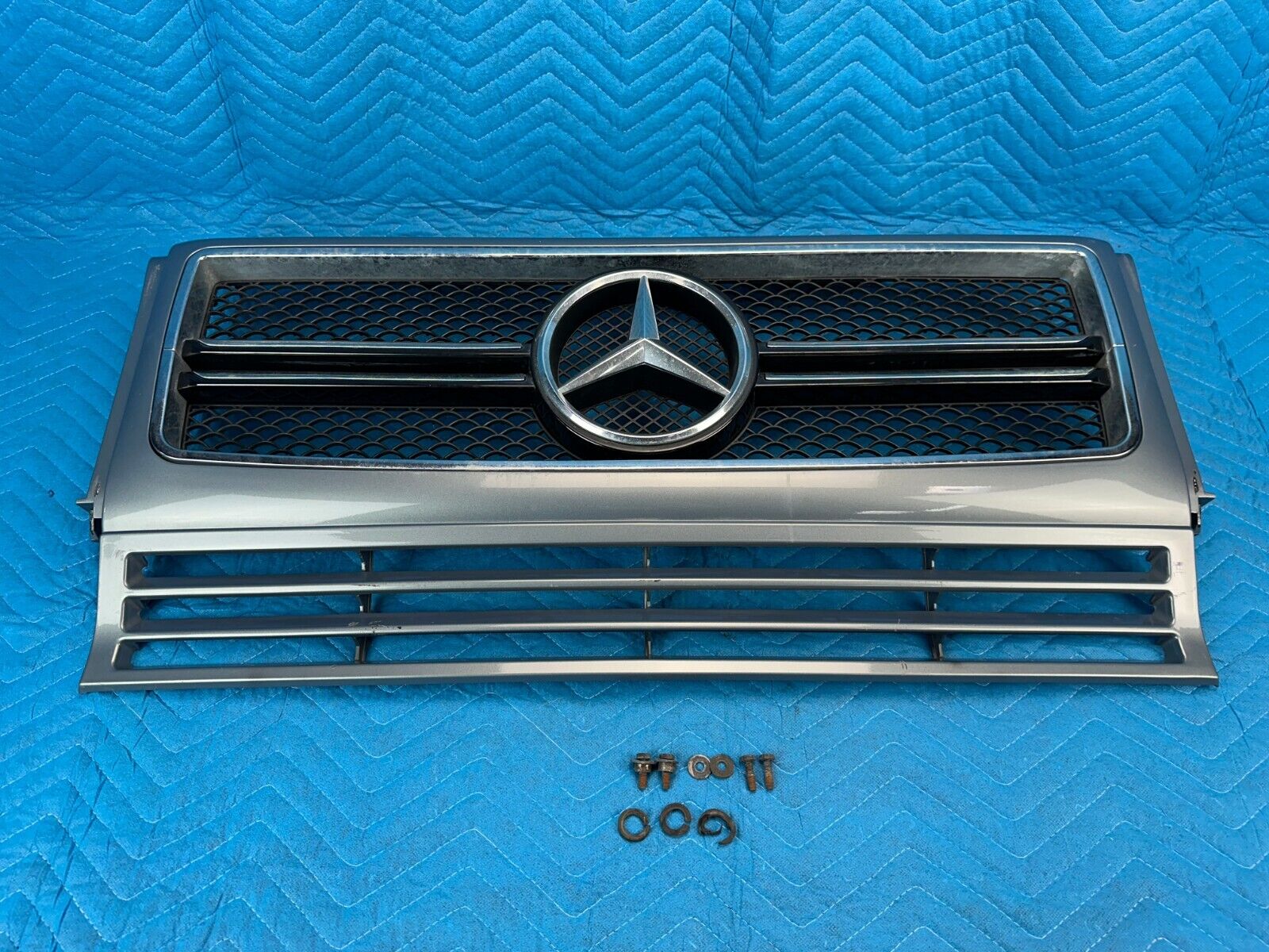 Mercedes G55 AMG Front Grille w/ Emblem & Protective Foil 2005 Gray: C747 OEM