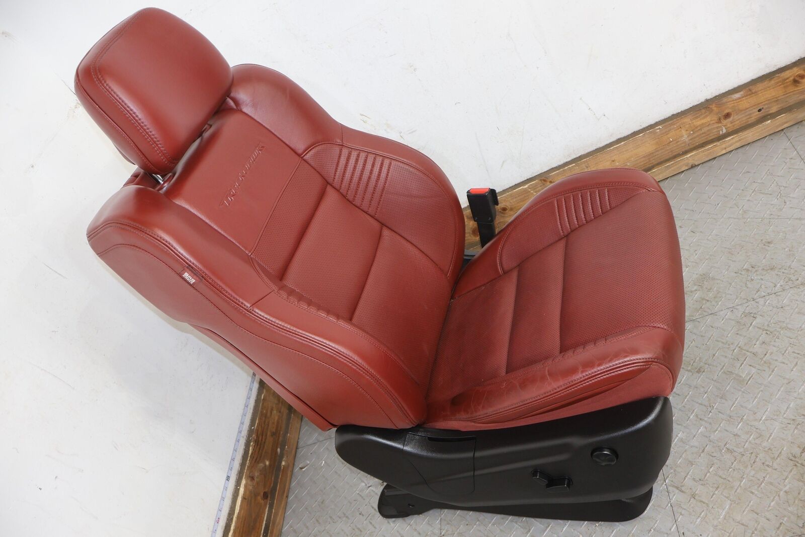 14-22 Grand Cherokee Trackhawk Right Heated/Ventilated Leather Seat (Dark Ruby)