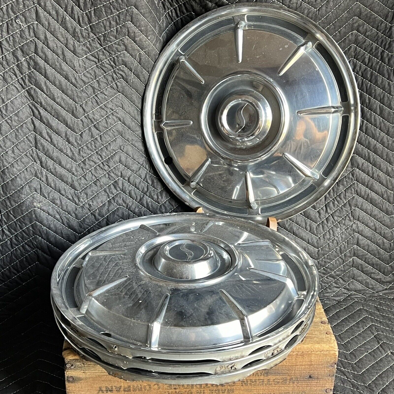 Set Of 4 Vintage Studebaker 15” Black And Chrome “S” Hubcaps Wheel Rims 