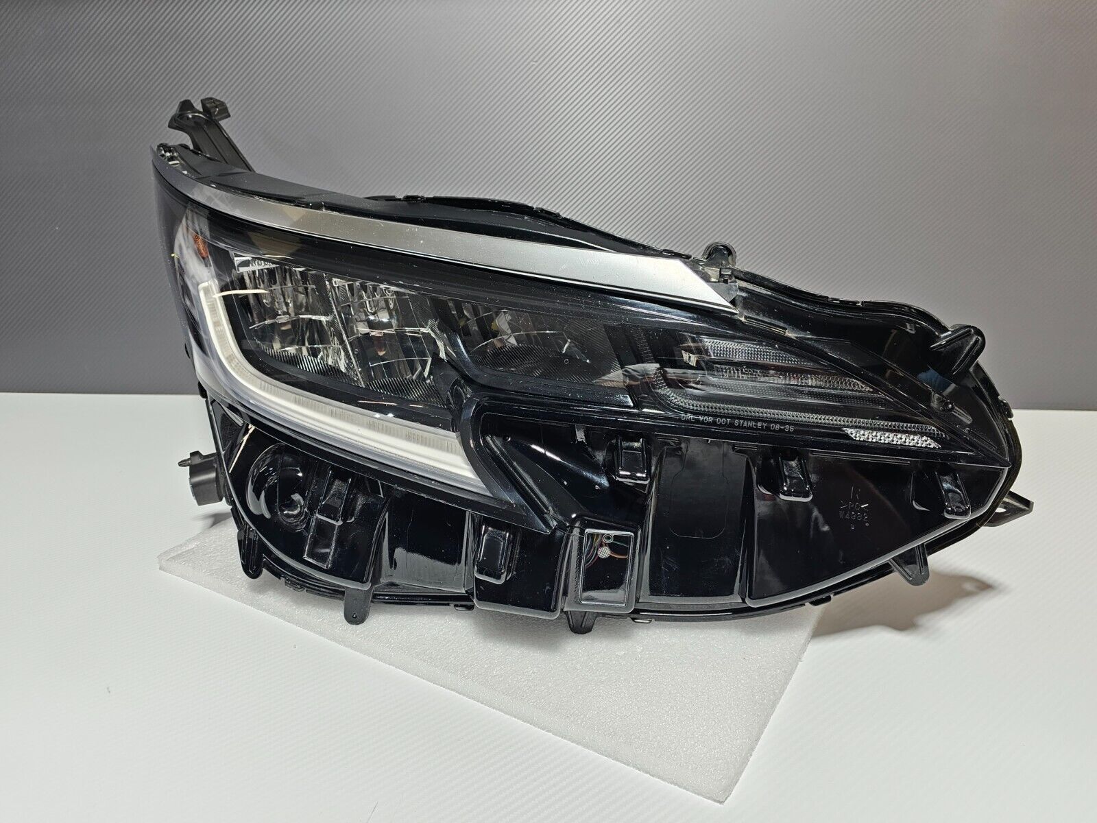 Toyota Sienna OEM LED Right Headlight 2021 2022 2023 2024