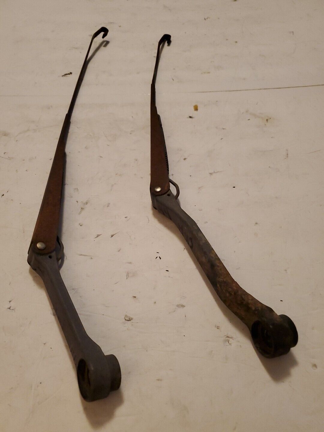 1992 - 1996 MAZDA MX3 LEFT & RIGHT WINDSHIELD WIPER ARMS PAIR OEM NO BLADES 