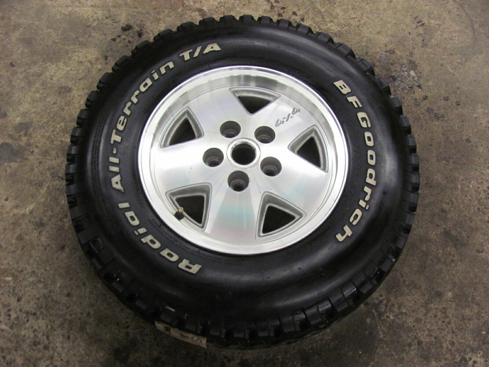 S10 Blazer Jimmy GMC Chevy 4X4 15X7 Alloy Wheel + BF Goodrich LT235/75/R15 