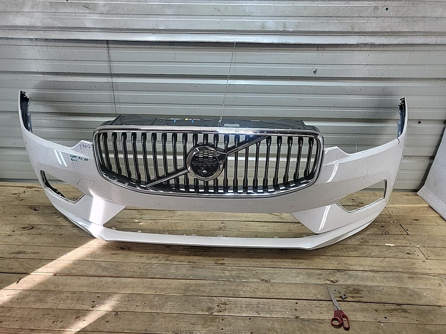 2018- 2020  VOLVO XC60   Front  Bumper Cover Oem  4212