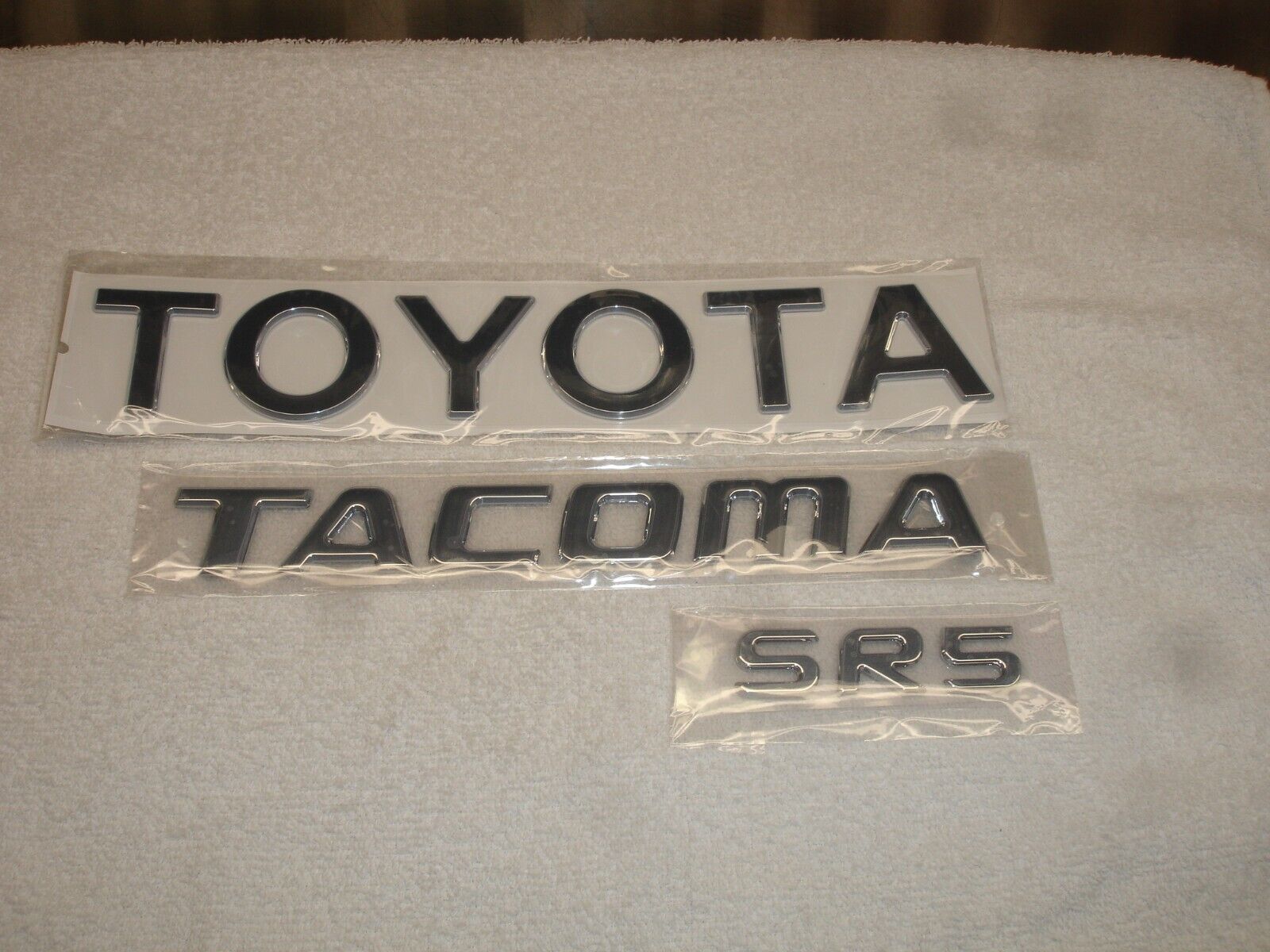 Toyota Tacoma Tailgate Emblems TOYOTA TACOMA SR5 1998 - 2004 Replacement Pickup