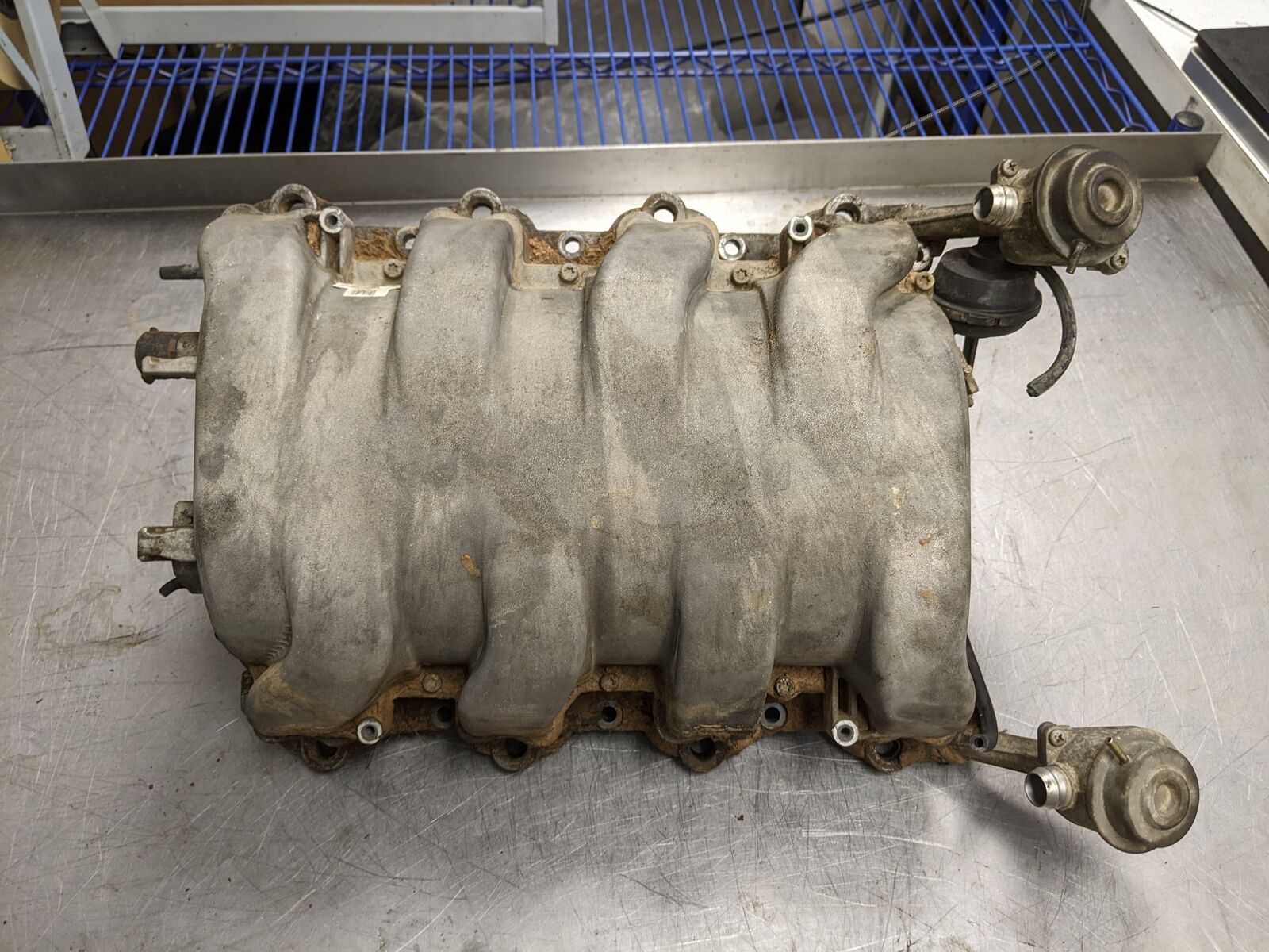 Intake Manifold From 2000 Mercedes-Benz s500  5.0