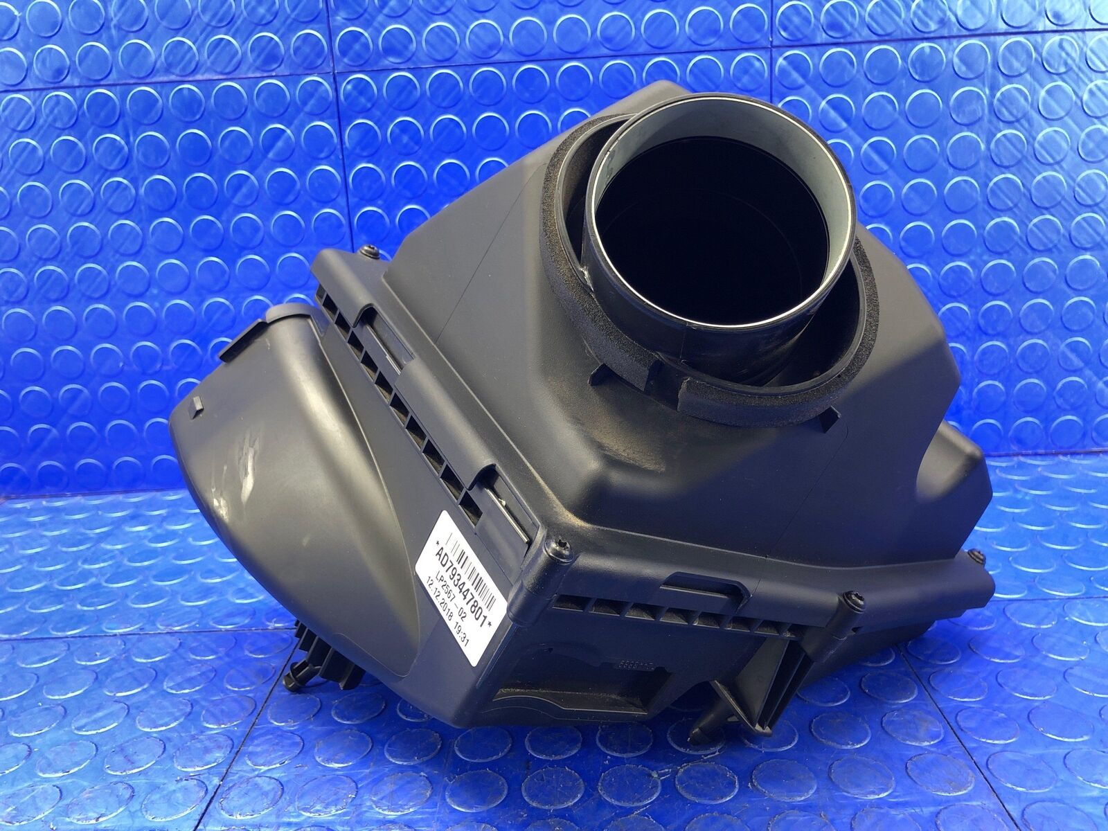 2019 BMW M850I OEM 4.4L RIGHT SIDE ENGINE AIR INTAKE CLEANER FILTER HOUSING BOX