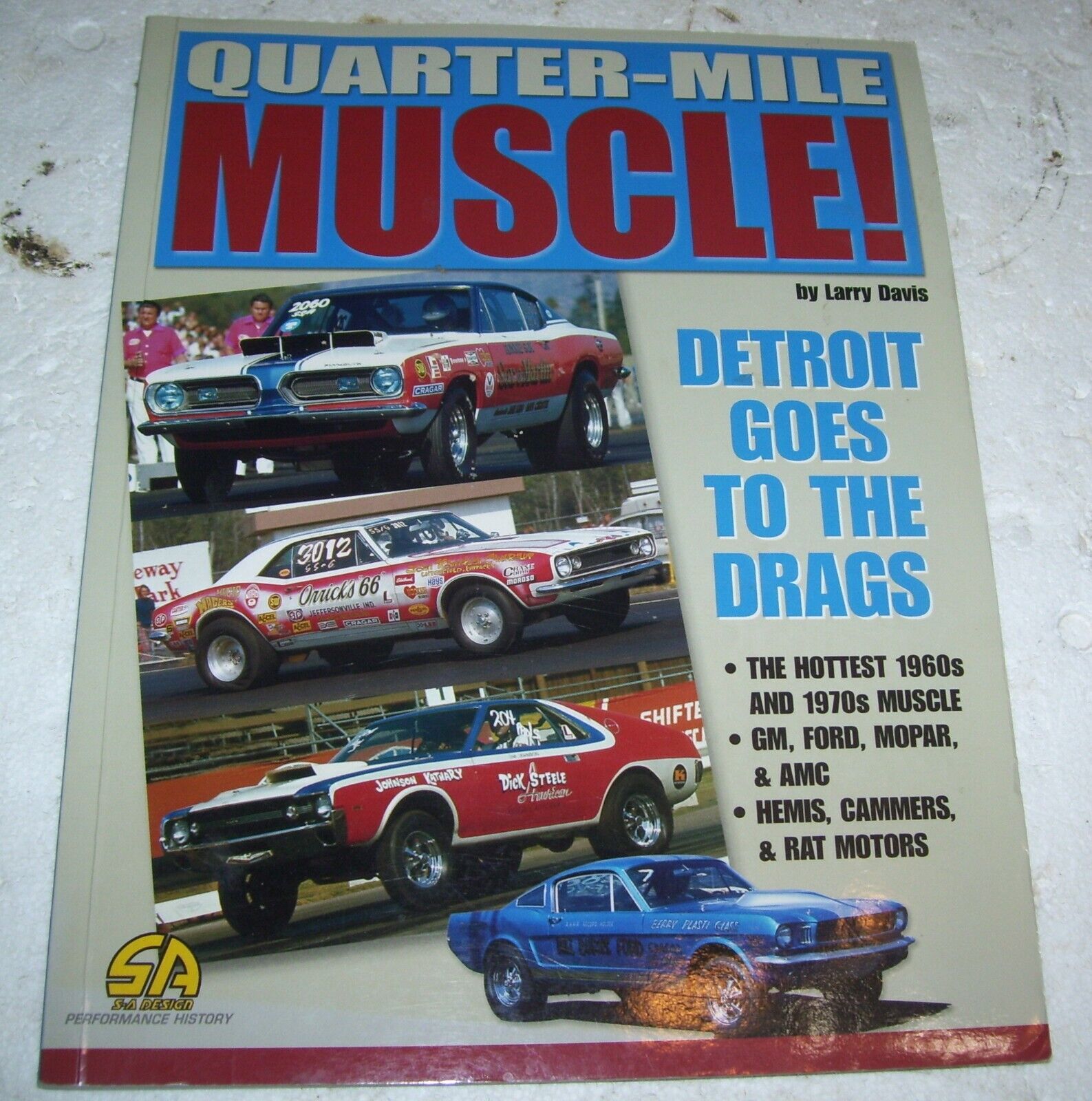 1/4 MILE MUSCLE- DETROIT GOES TO THE DRAGS- 60S-70S 128 PAGES 6 PICS