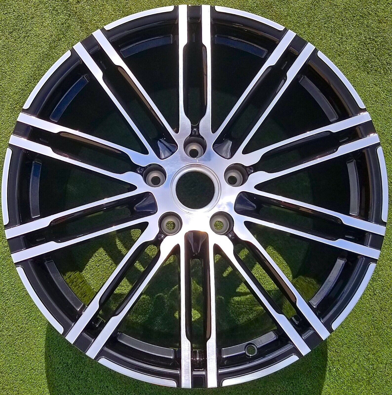 NEW Factory Porsche Boxster Cayman Wheel 20 inch Rear OEM 98136216306041 67475