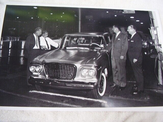 1961 STUDEBAKER LARK FIRST ONE CANADA ASSEMBLY LINE   11 X 17  PHOTO  PICTURE