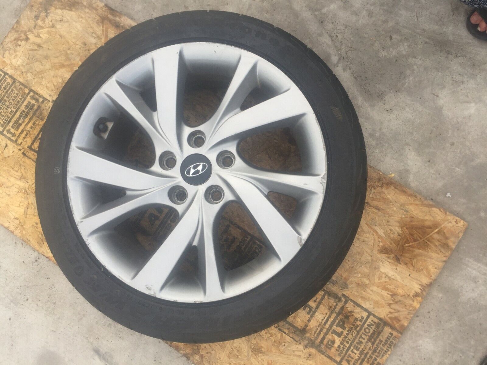 Wheels Tires W/ Rims Hyundai Veloster 16-17  215/45R 17 OEM 