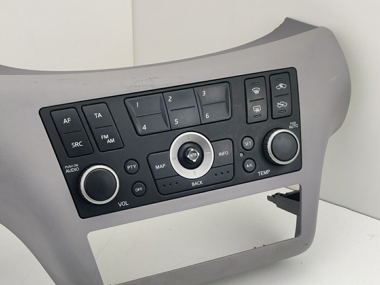 Climate Change Radio Control Nissan Almera Tino (V10) year 2006 28395bu700 Original 