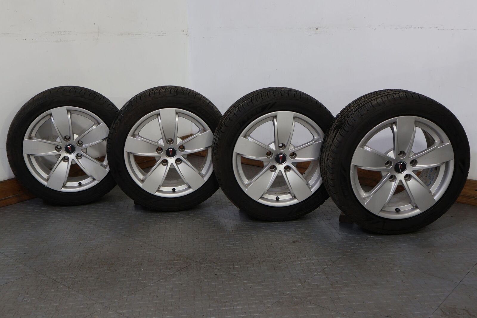 2004-2006 Pontiac GTO 5 Spoke 17x8 Wheel Set of 4 W/ Tires (Silver) Curb Rash