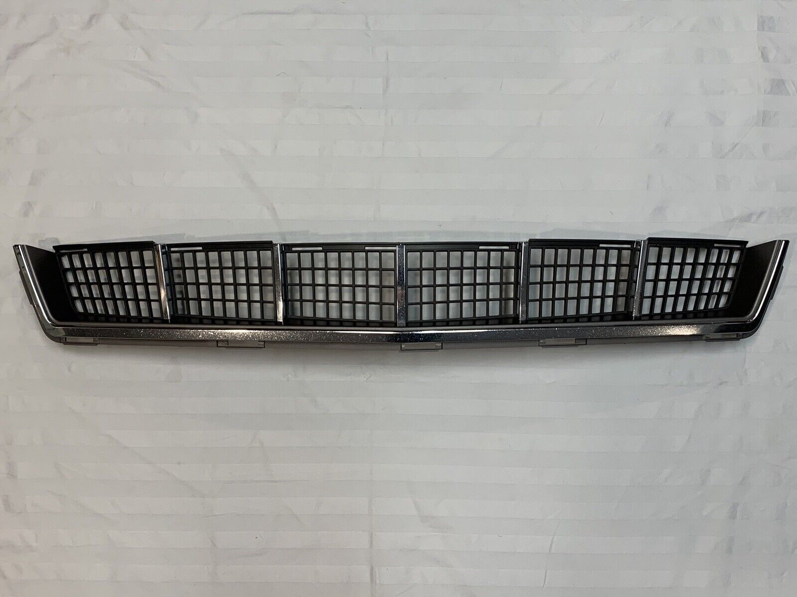 OEM GM 2008 - 2011 Cadillac STS Front Bumper Lower Center Grill Grille Assembly
