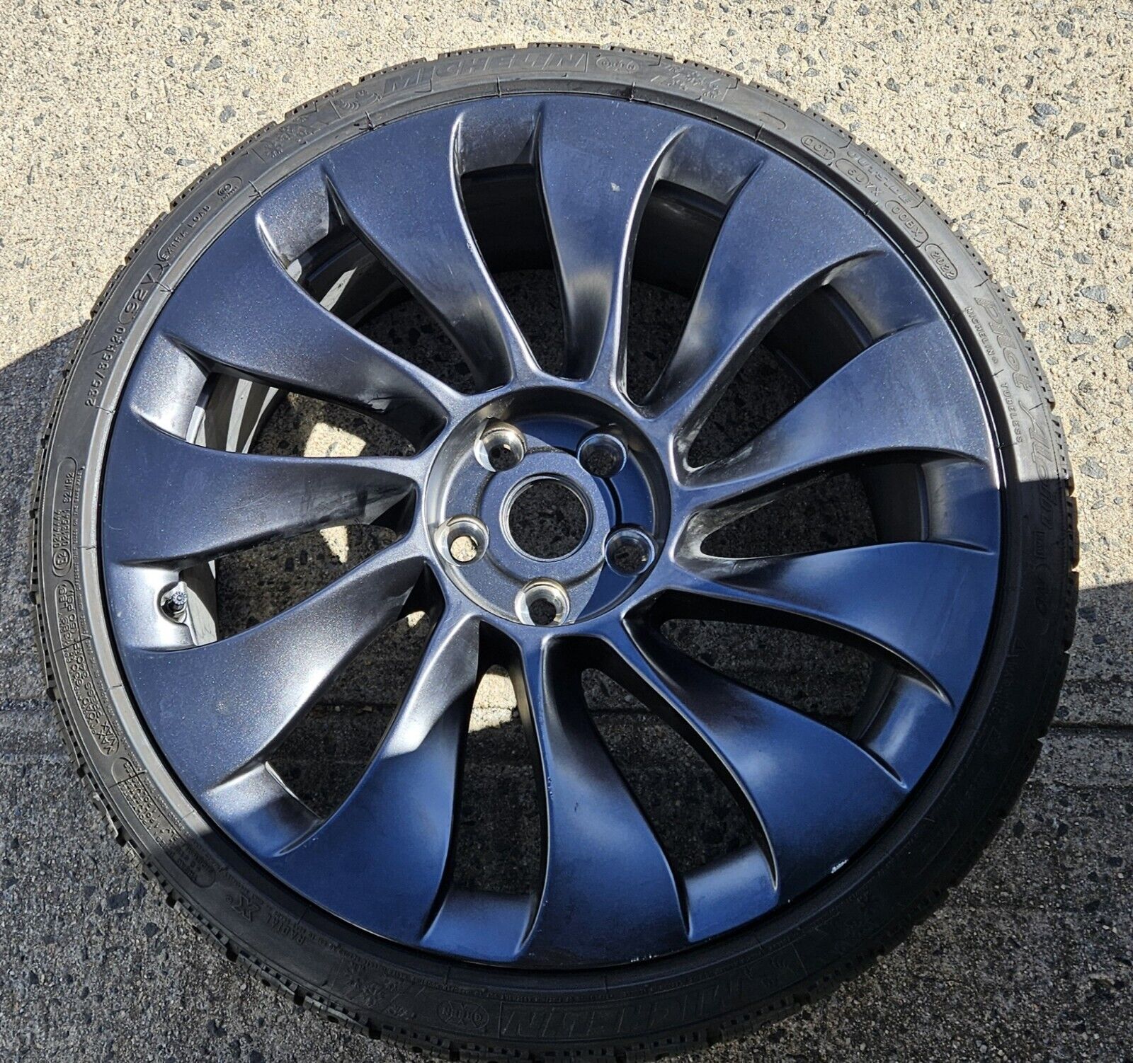 Tesla Model 3 Black OEM TPMS OEM Rim 20”x9”W/ 235/35/20 Michelin Tire Like New