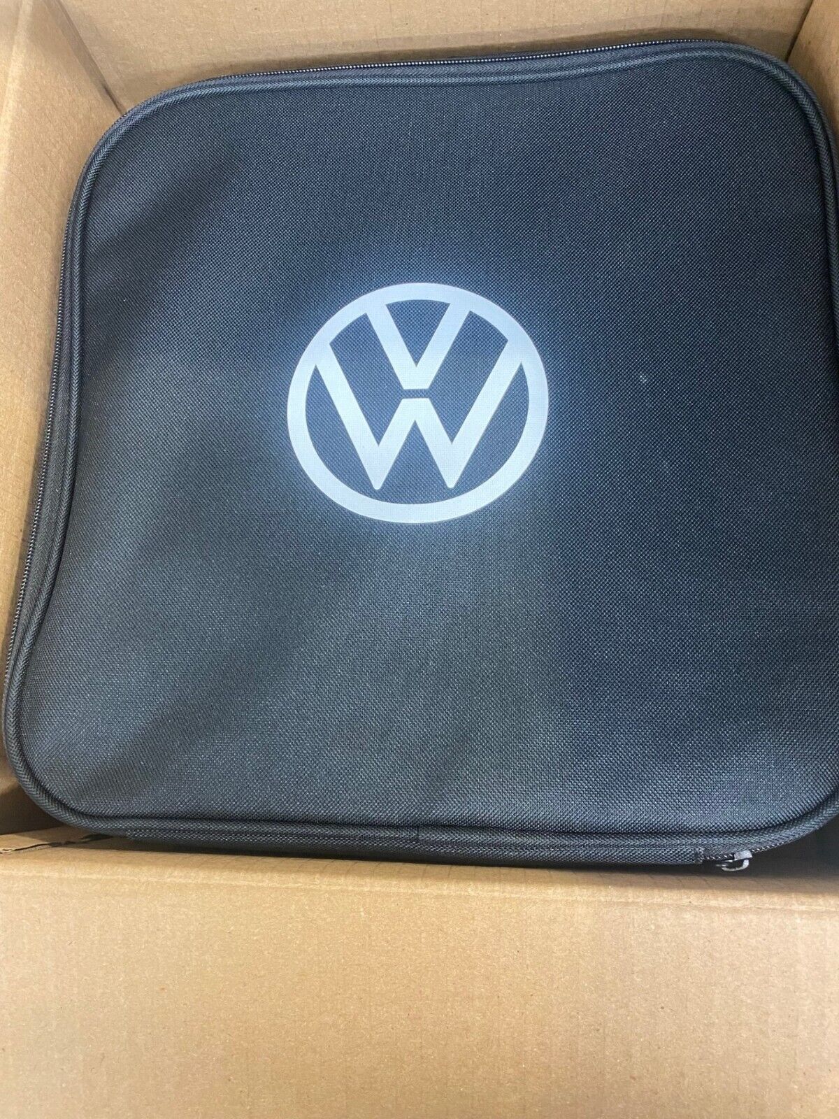OEM ID 4 VW CHARGER 11A054410