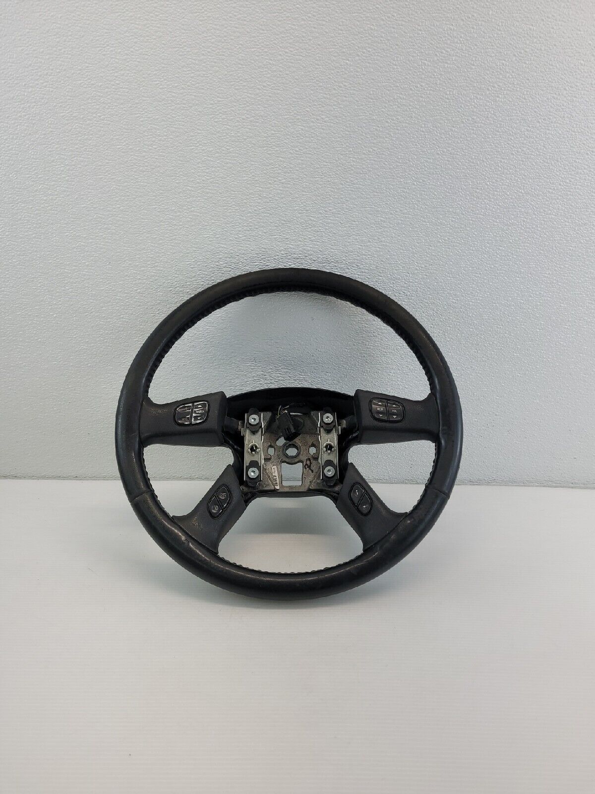 2006 GMC ENVOY XL STEERING WHEEL BLACK WITH BUTTONS P10364488 OEM 06     