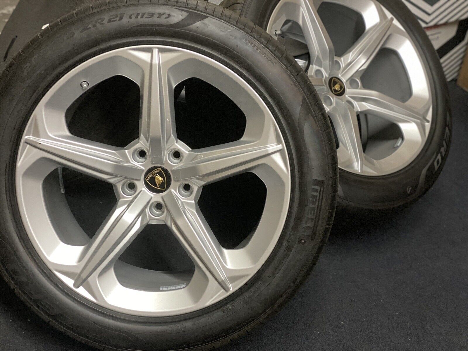 21” LAMBORGHINI URUS Factory OEM Wheels and Tires Rims Audi SQ8 Q8 Silver