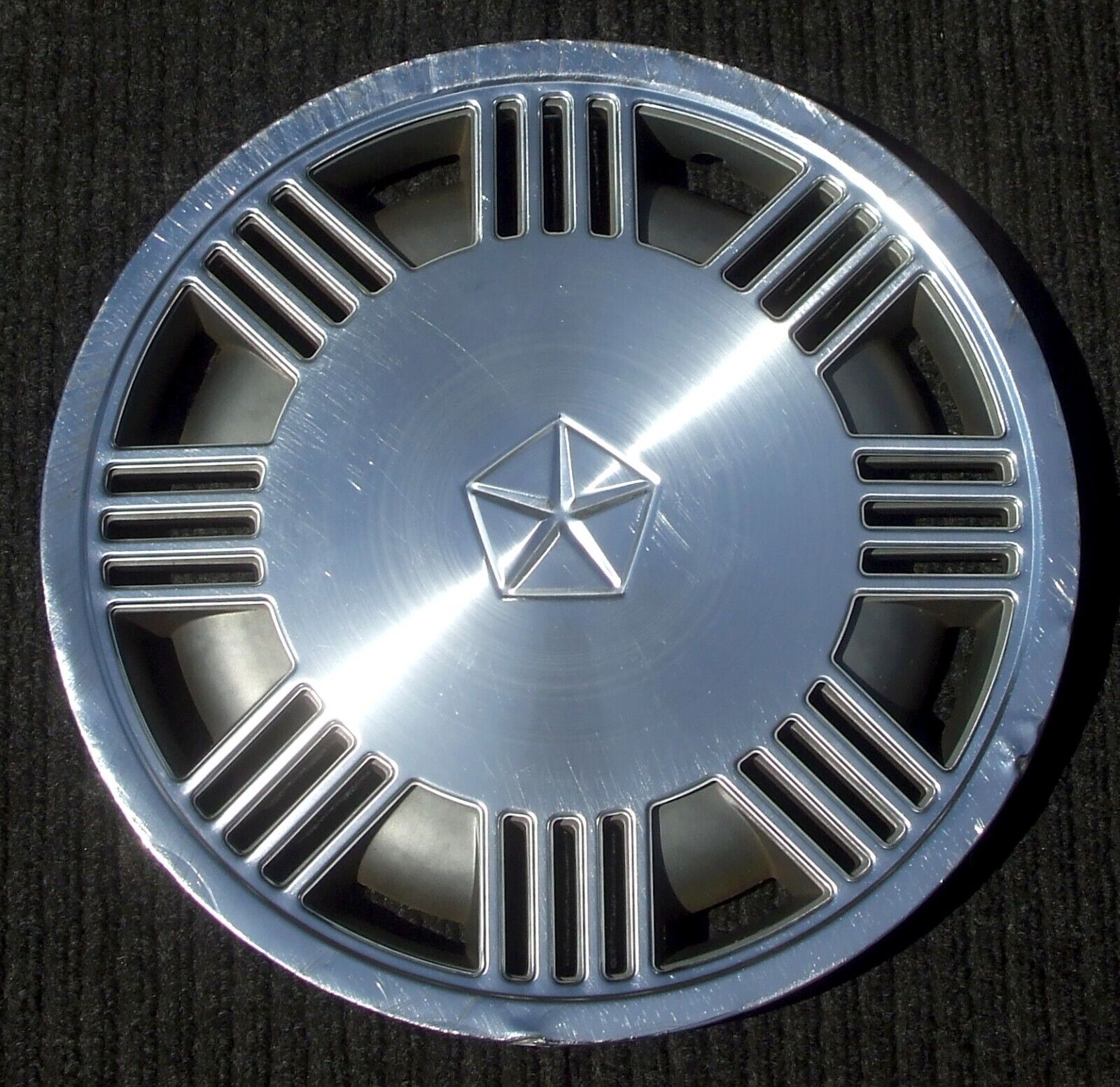 One Genuine Dodge Dynasty Plymouth Acclaim Hubcap Wheel Cover 14\