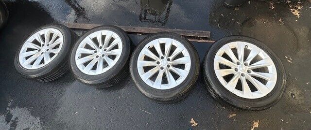 Tesla Rims and Tires for Model X 2016 to 2020