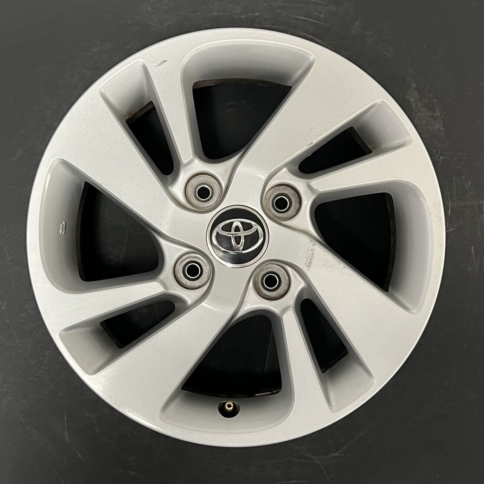 Toyota Prius C, Yaris 2013-2019  15