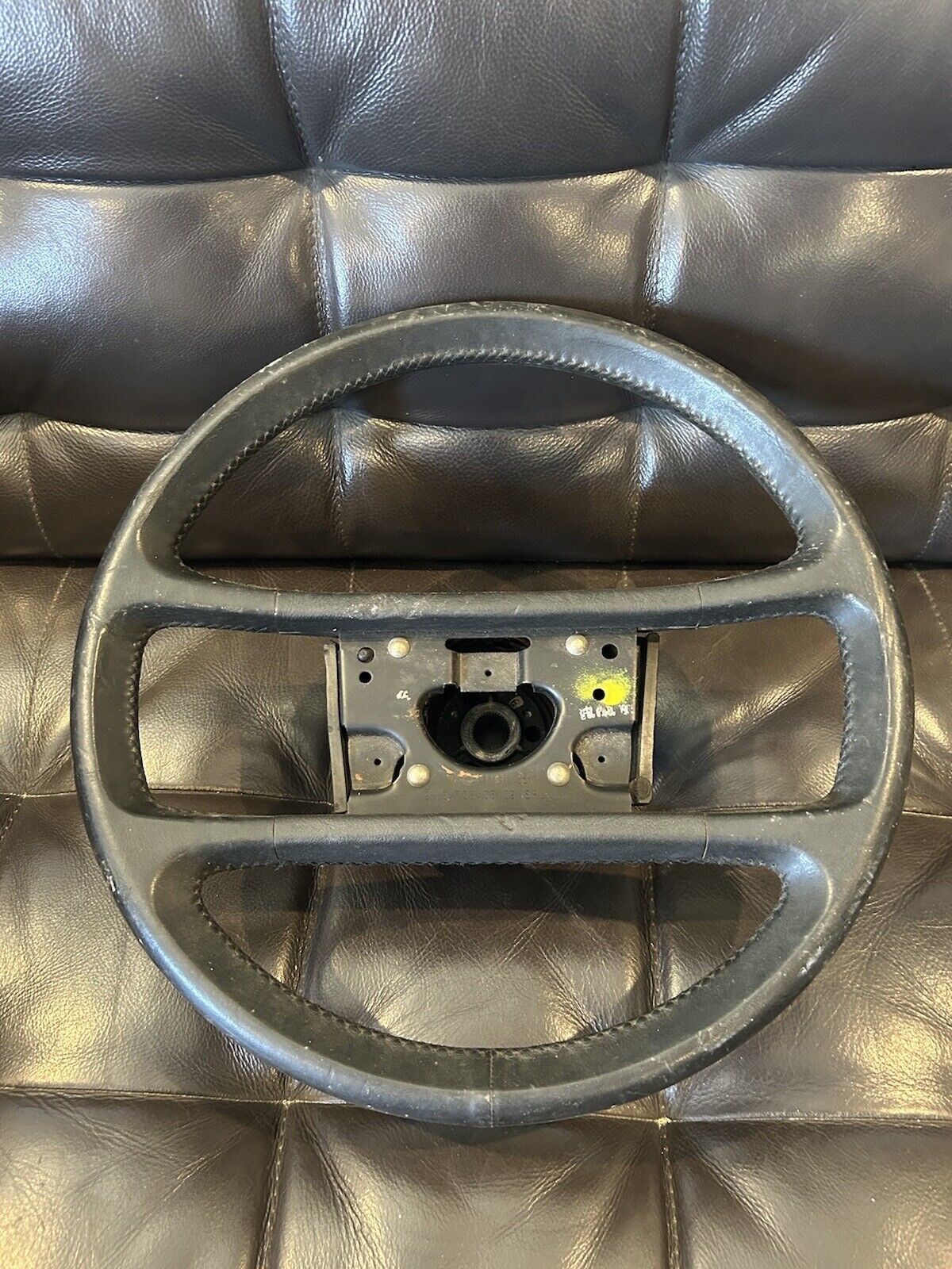 Porsche 911/930 Steering Wheel(leather) / No Horn FL#12  911 347 084 08 (09VERL)