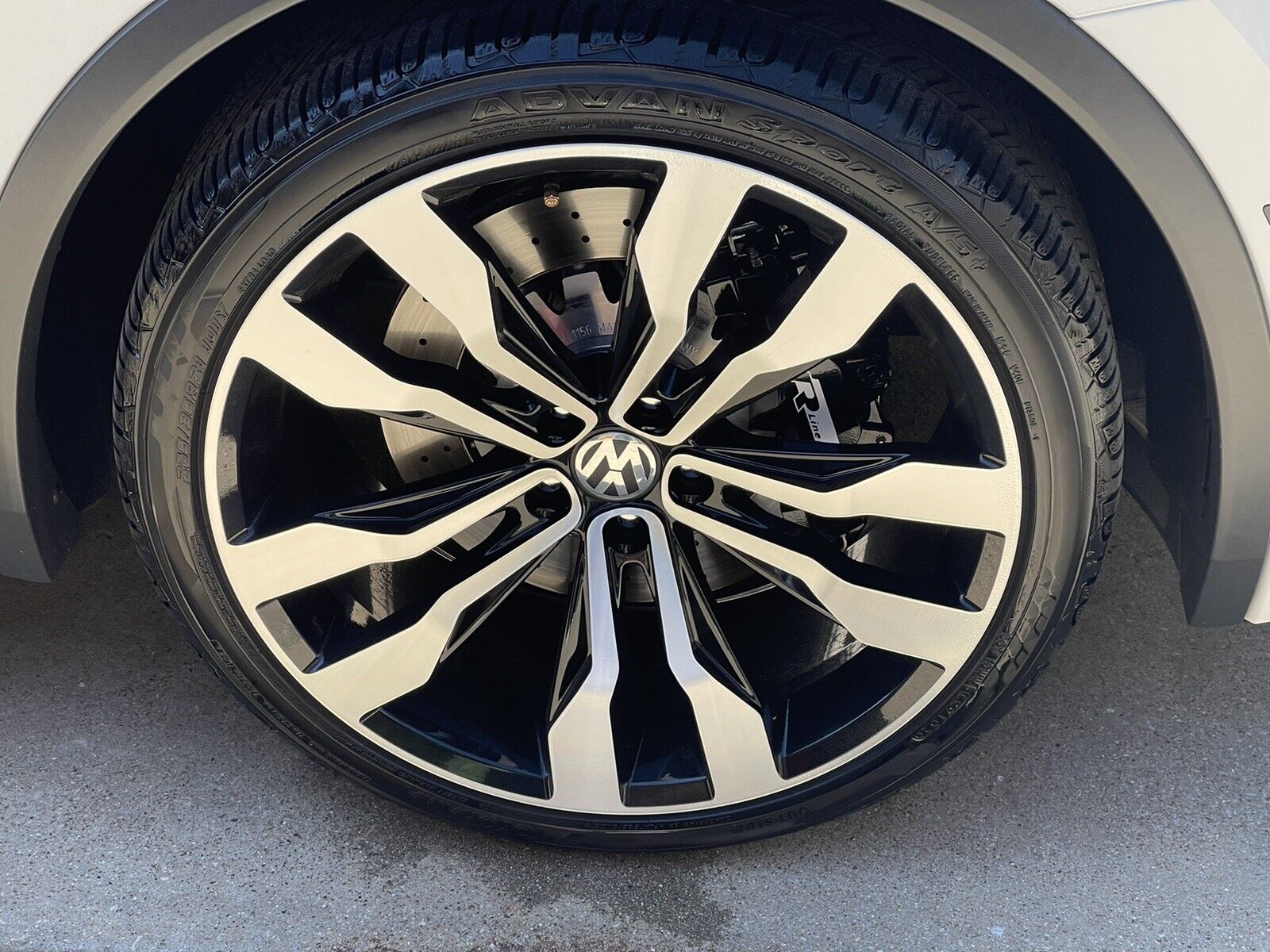 21x9.5 Suzuka VW Tiguan wheels and tires