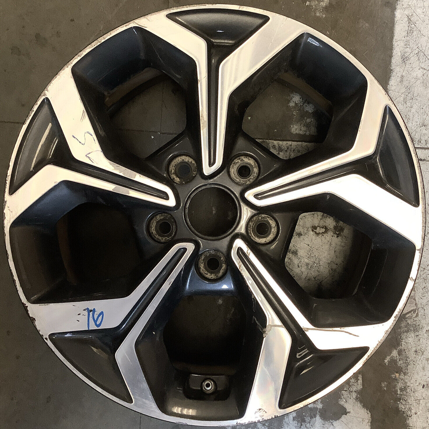 Kia Forte 2019 2020 2021 74779 aluminum OEM wheel rim 16 x 6.5 CNC Charcoal