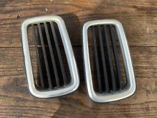 1985 - 1989 BMW 635CSI Left & Right Center Kidney Grille Pair 1843527 / 1843528 picture